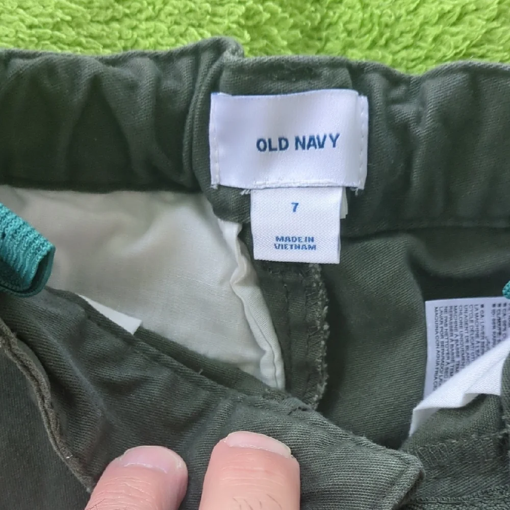 Old Navy Green Relaxed Fit Shorts - Picture 2 of 4